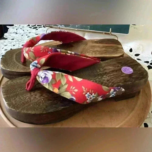 Floral Strip Japanese Wooden Sandals Size 39/ 6-7.5 - Picture 1 of 9